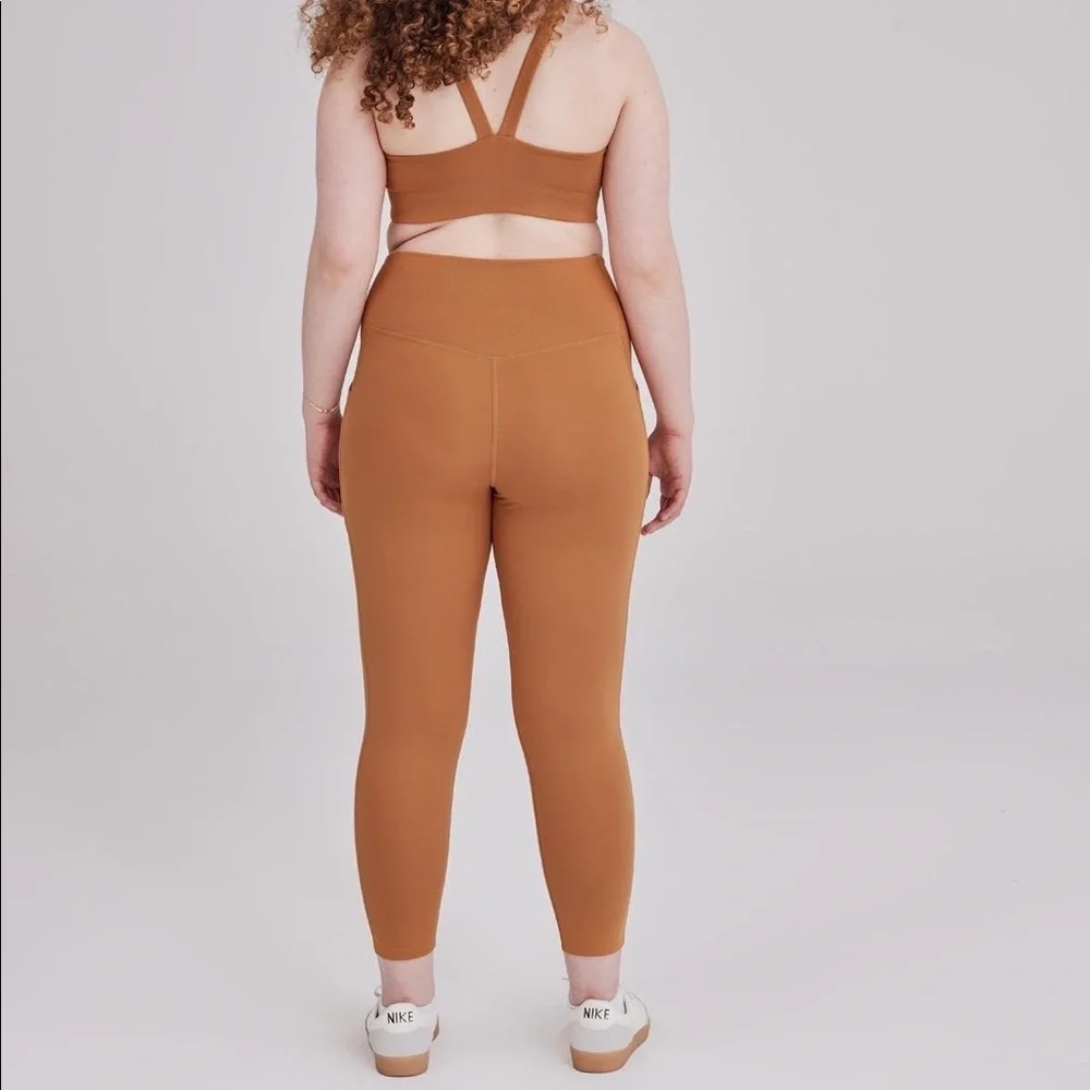 Girlfriend Collective Compressive Pocket Legging in Twig (XS) - Picture 2 of 9